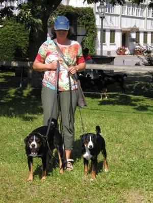 Heidi mit Senta und Chiara bei der Ausstellung im schweizerischen Stein AR im September 2004