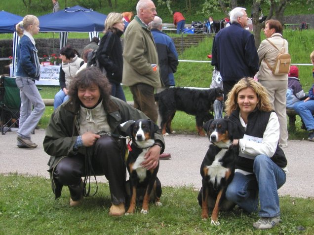 Chiara und Chila bei der CAC-Ausstellung am 8. Mai 2005 in Sindelfingen
